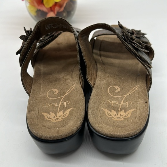 Dansko Gold Slip On Sandals with Flower EU Size 39 DAN7003A - Picture 3 of 7